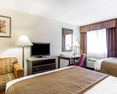 Quality Inn & Suites Coliseum - 2