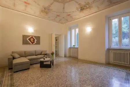 Regis Condo - 82