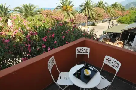 Le Petit Chateau - 24