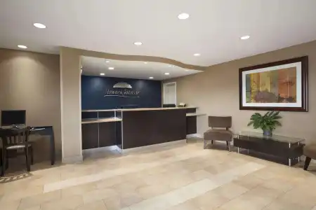 Howard Johnson by Wyndham San Diego Sea World - 1