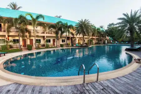 The Green Beach Resort - 25