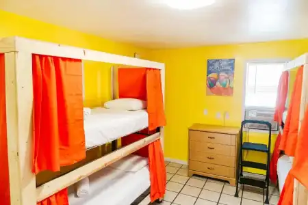 Seashell Motel and International Hostel - 34