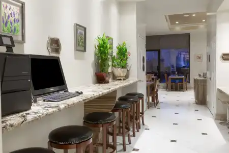 Ramada by Wyndham Flushing Queens - 16