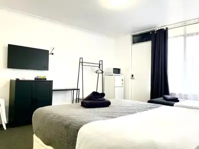 Avenue Motel - 1