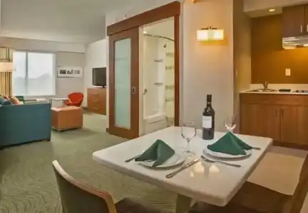 Springhill Suites New York Laguardia Airport - 20