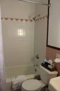 Town & Beach Motel - 2