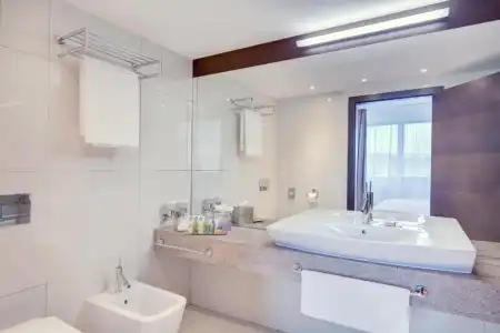 DoubleTree by Hilton Kosice - 63