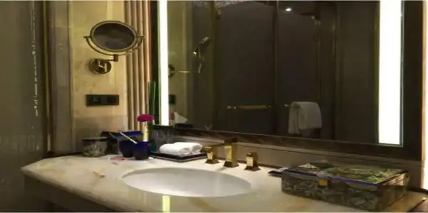 Wanda Reign Chengdu - 8