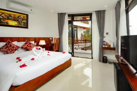 Threeway Riverside Villa - 43