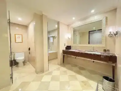 Wuhan Jin Jiang International - 140