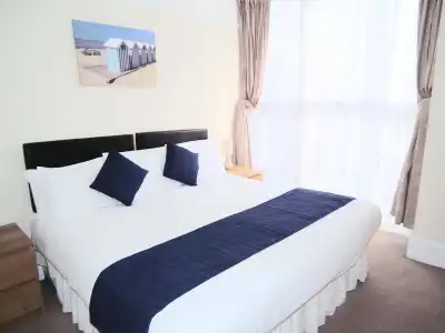 The Kelvin Guest House - 8
