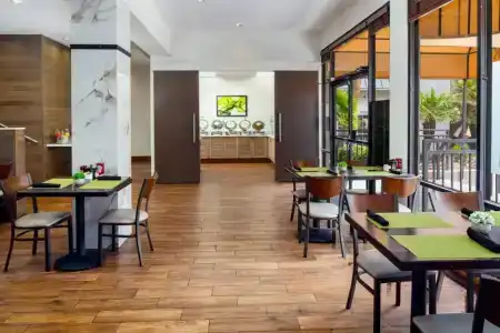 Holiday Inn & Suites Phoenix Airport North by IHG - 12