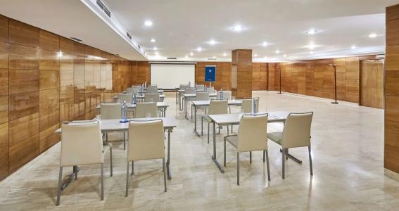 NH Barcelona Eixample - 17