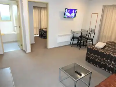 Bealey Avenue Motel - 67