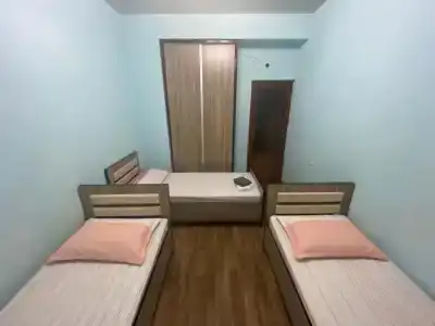 Hostel Highway - 11