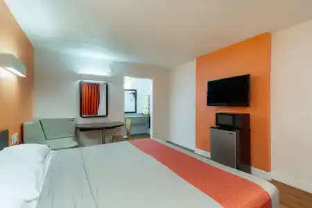 Motel 6 Houston, TX - East - 3