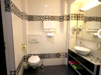 Best Western Plus Celebrity Suites - 112