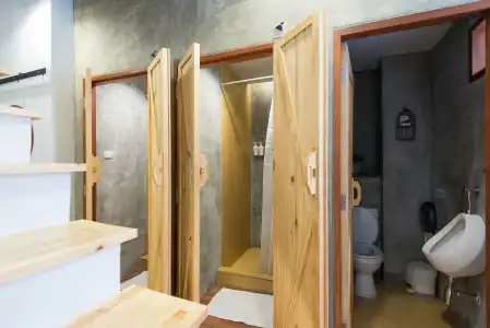 Barn and Bed Hostel - 9