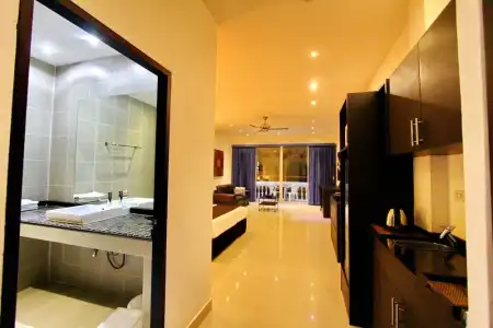 East Suites - 112