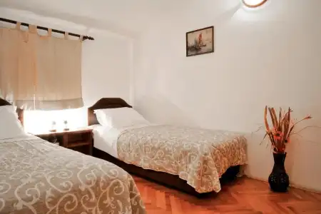 Huter Apartments - 11