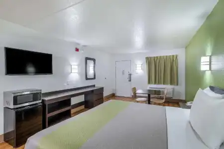 Motel 6 Plano, TX - Plano Northeast - 21