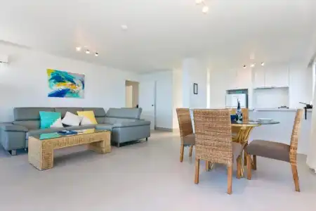 Surf Regency Apartments - 107