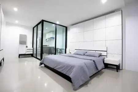 Number 4 Apartment - 23