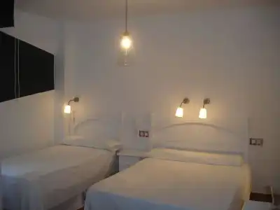 Hostal Arias - 4