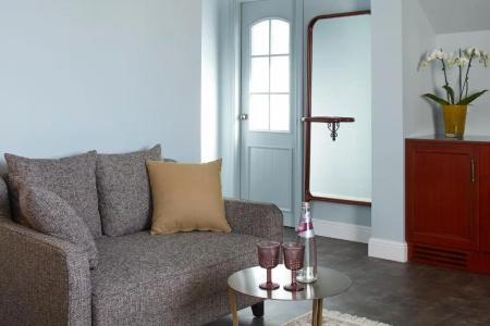 Carmella Boutique - Spa & Shelter Access - 39