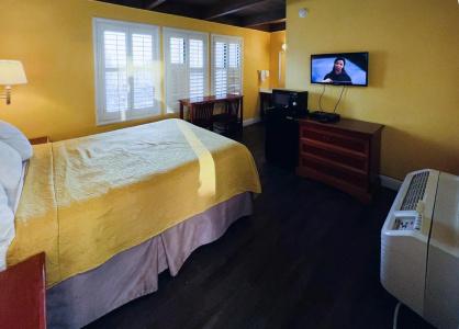 Van Ness Inn - 17