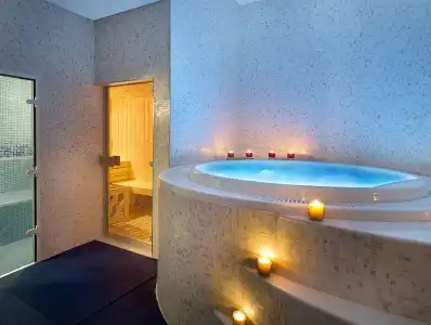 DoubleTree by Hilton Doha Old Town - 19