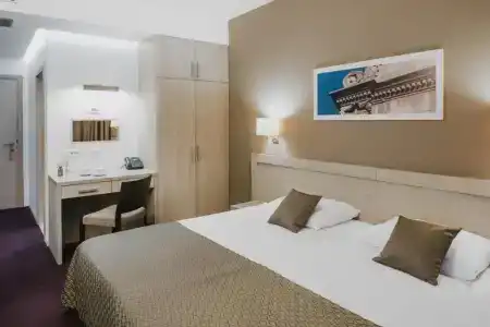 Adria - 40