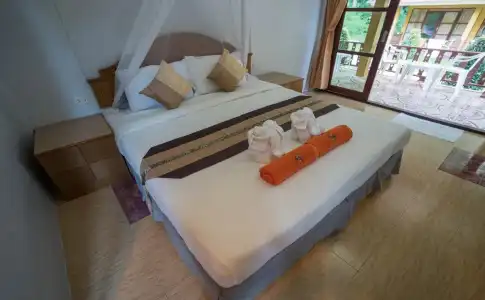 Tonsai Bay Resort - 1