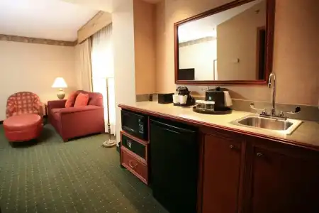 Embassy Suites Lincoln - 33