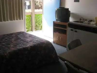 Departure Bay Motel - 4