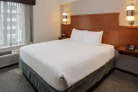 Hyatt Place Pittsburgh-North Shore - 30