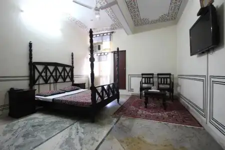 Raghuraj Palace - 36