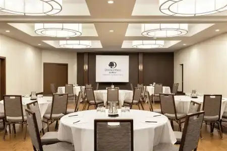 DoubleTree by Hilton Toronto Airport - 19