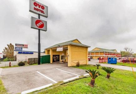 OYO San Antonio Lackland near Seaworld - 12