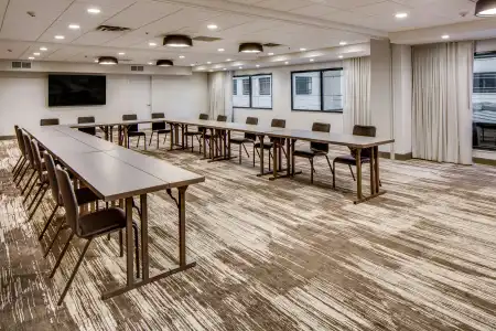 DoubleTree by Hilton & Suites Jersey City - 13