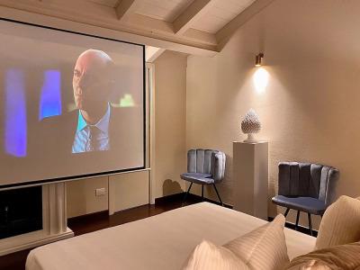 Ungherese Small Luxury - 143