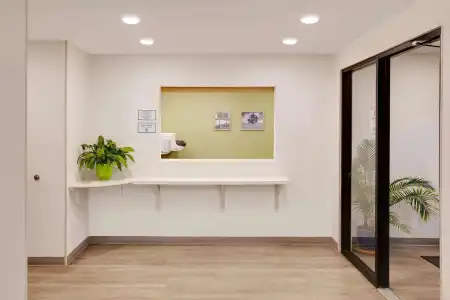 WoodSpring Suites Bakersfield East - 2