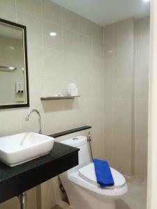 Island Patong Beachfront Apartments - 9