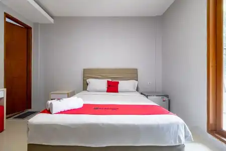 RedDoorz Plus near Cilandak Town Square 2 - 31