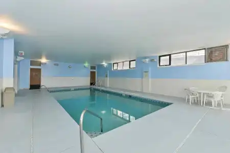 Americas Best Value Inn Omaha - 12