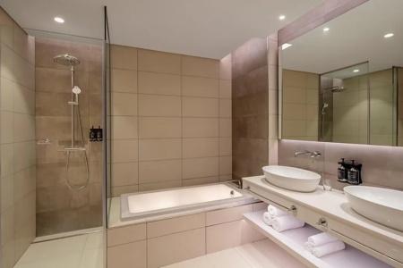 Holiday Inn Dubai Business Bay - 9