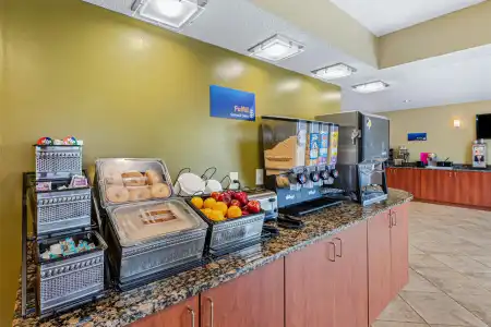 Best Western Ambassador Inn & Suites - 10