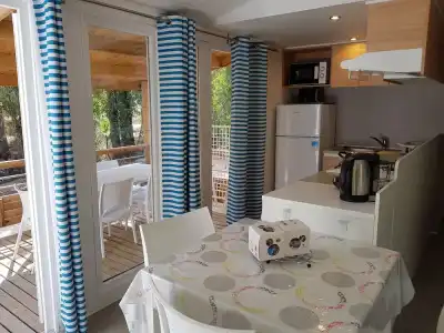 Camping la Pinède - 83