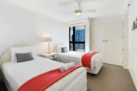 Surfers Century Oceanside Apartments - 104