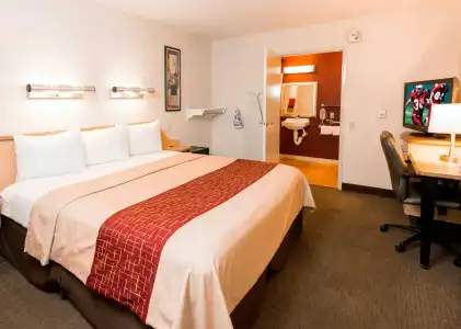 Red Roof Inn Laredo - 5